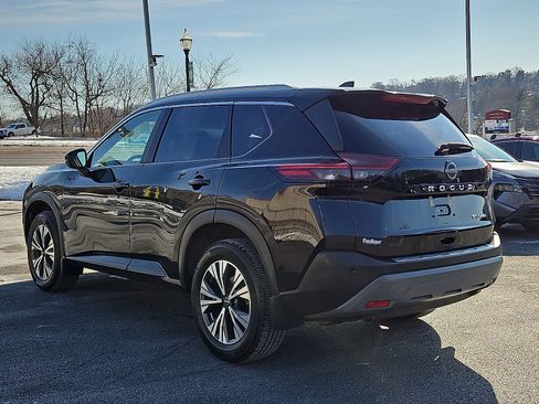 Certified 2022 Nissan Rogue SV w/ SV Premium Package image 4