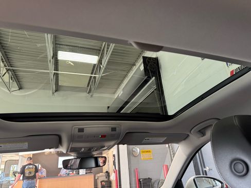 Used 2024 Volkswagen Jetta SE w/ Panoramic Sunroof Package FWD image 17