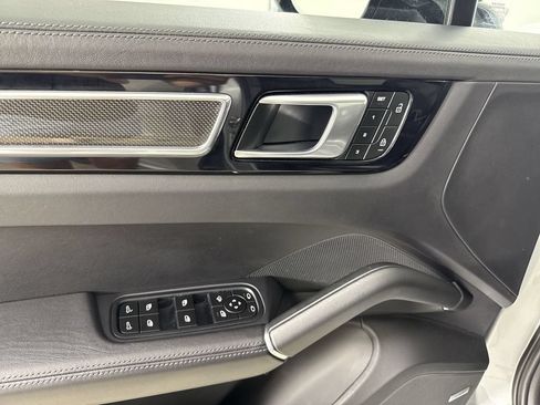 Certified 2023 Porsche Cayenne GTS AWD/4WD image 34