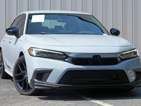 Used 2022 Honda Civic Sport image 2