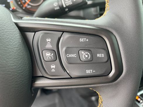 Used 2024 Jeep Gladiator Sport AWD/4WD image 32