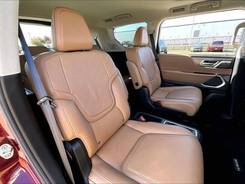 Certified 2025 INFINITI QX80 Luxe image 35