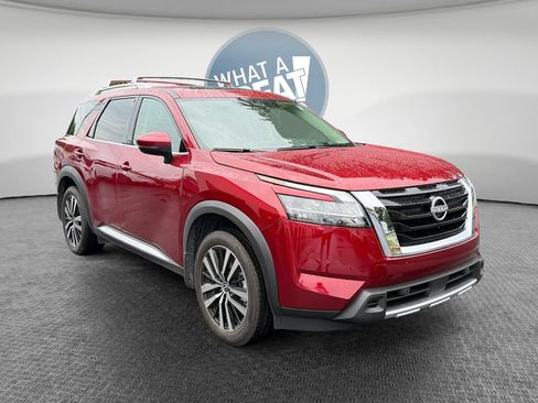 Used 2024 Nissan Pathfinder Platinum FWD image 1