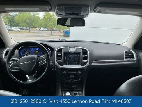 Used 2019 Chrysler 300 Touring w/ Quick Order Package 2EF RWD image 2