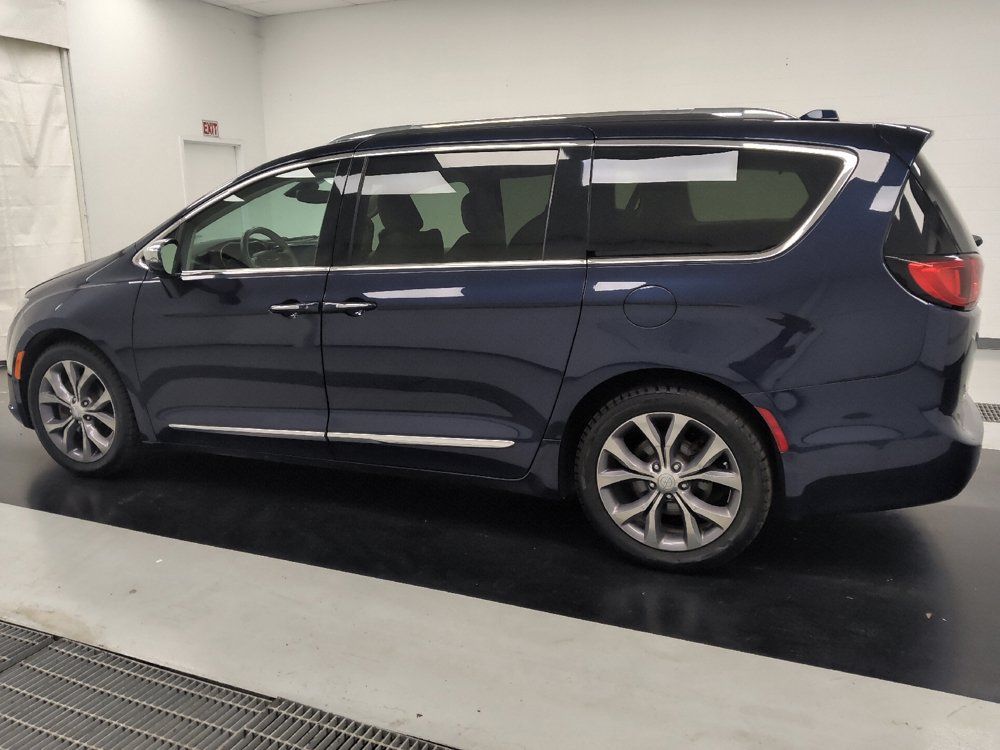 Used 2019 Chrysler Pacifica Limited w/ Advanced Safetytec Group FWD image 3