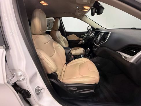 Used 2017 Jeep Cherokee Limited AWD/4WD image 12
