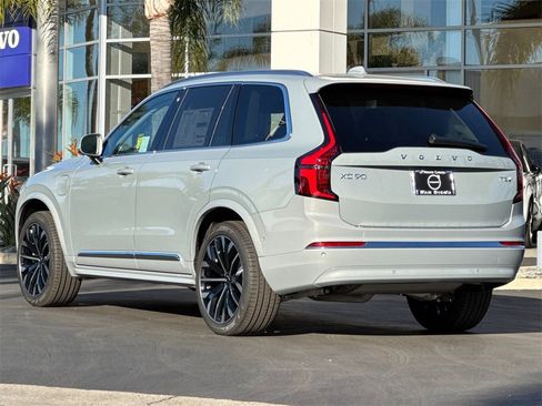 New 2026 Volvo XC90 T8 Ultra image 3