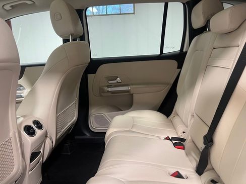 Used 2022 Mercedes-Benz GLB 250 4MATIC image 25