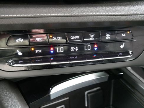 Used 2023 Buick Envision Preferred w/ Sport Touring Package AWD/4WD image 25