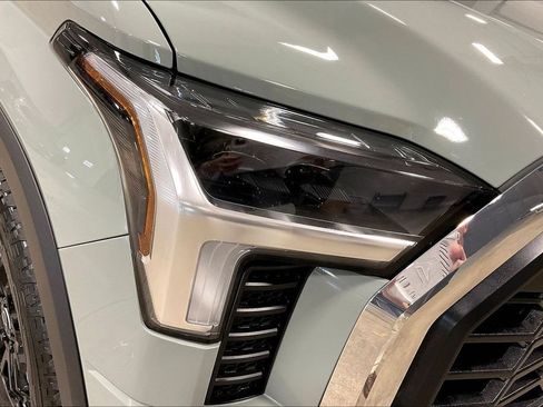 Used 2022 Toyota Tundra SR5 w/ TRD Off-Road Package AWD/4WD image 33
