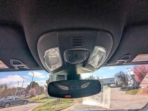 Used 2025 Jeep Compass Latitude image 25