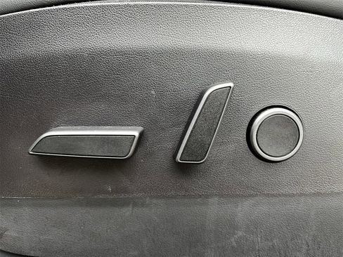 Used 2022 Tesla Model Y Performance image 22