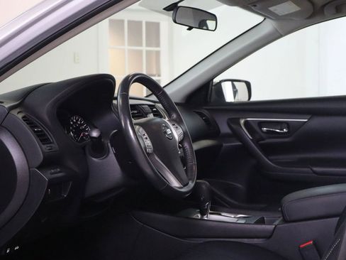 Used 2017 Nissan Altima 2.5 SV image 9