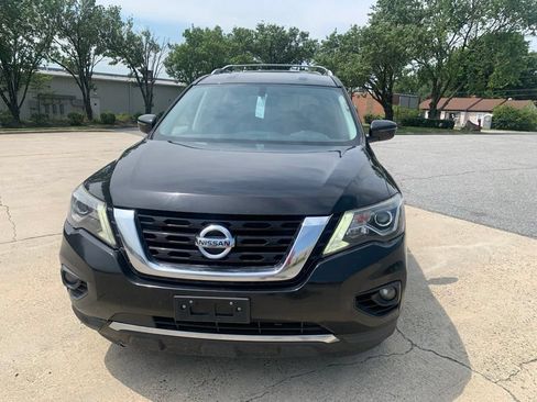 Used 2020 Nissan Pathfinder SV FWD image 2