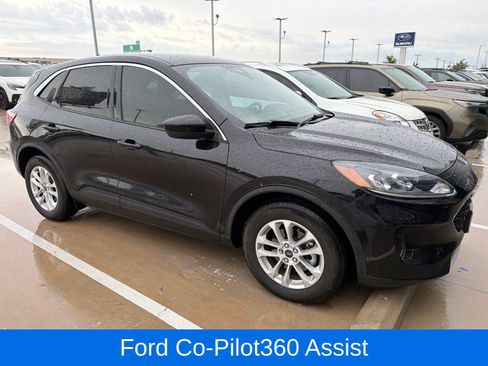 Used 2020 Ford Escape SE FWD image 2
