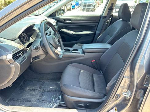 Used 2025 Nissan Altima 2.5 SV FWD image 22