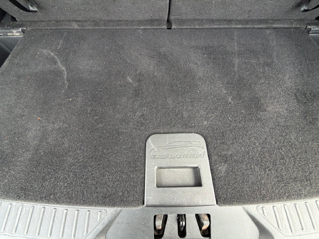 Used 2023 Ford Explorer XLT AWD/4WD image 11