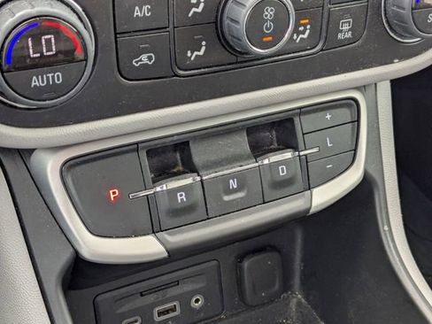 Used 2023 GMC Terrain SLT w/ Infotainment Package II image 18