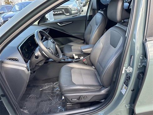 Used 2023 Kia Niro EX image 14