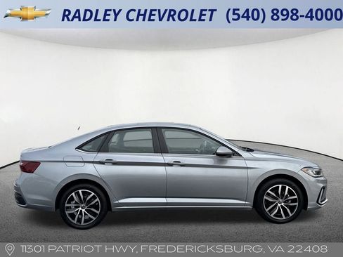 Used 2025 Volkswagen Jetta SE image 20