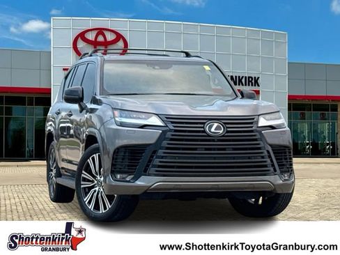 Used 2024 Lexus LX 600 4WD w/ Luxury Package image 1