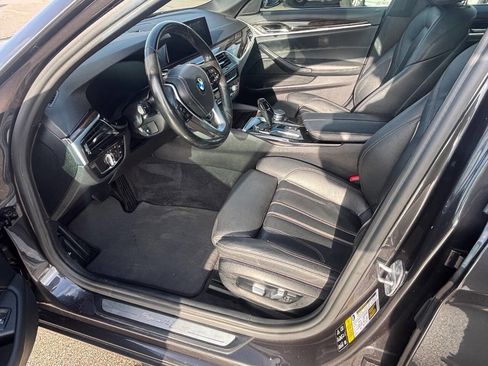 Used 2020 BMW 530i xDrive w/ Premium Package image 12