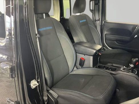 Used 2023 Jeep Wrangler Unlimited Rubicon 4xe w/ Cold Weather Group AWD/4WD image 28