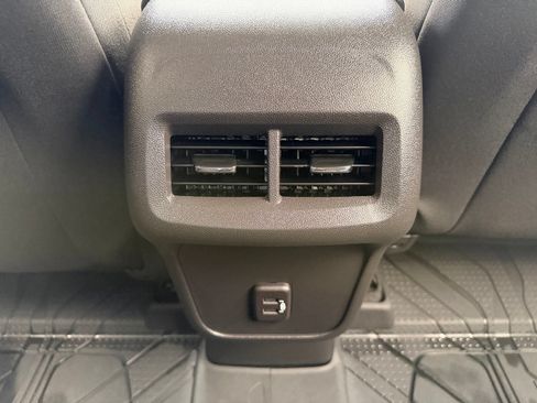 Used 2023 Chevrolet Equinox LT FWD image 27