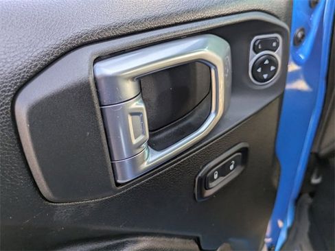 Used 2025 Jeep Wrangler Unlimited Rubicon image 11