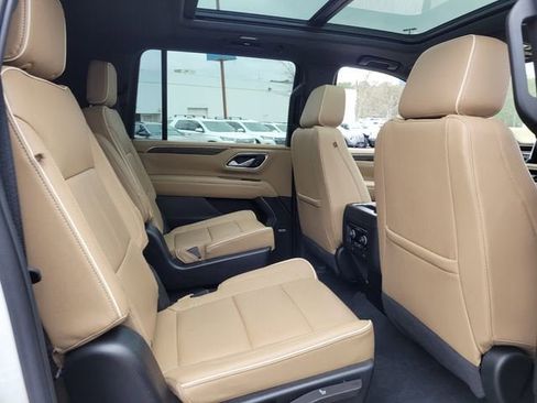 Used 2023 Chevrolet Suburban Premier w/ Premium Package 2 image 15