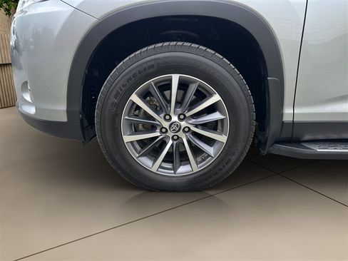 Used 2019 Toyota Highlander XLE AWD/4WD image 28