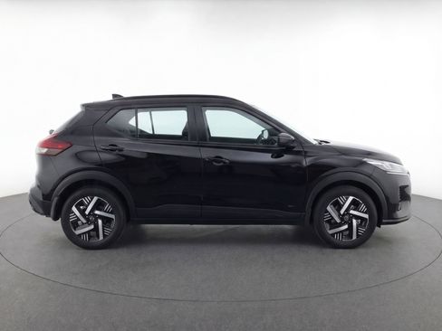 Used 2025 Nissan Kicks SV image 11