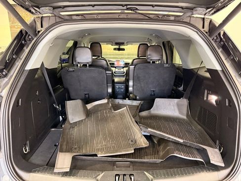 Used 2023 Ford Explorer XLT w/ Equipment Group 202A AWD/4WD image 24
