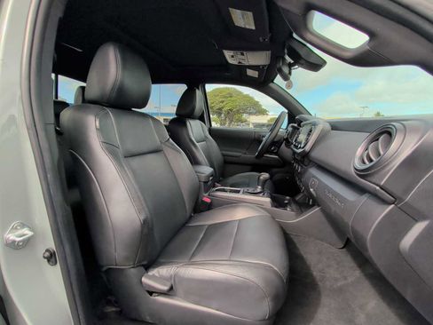 Used 2022 Toyota Tacoma TRD Off-Road image 26