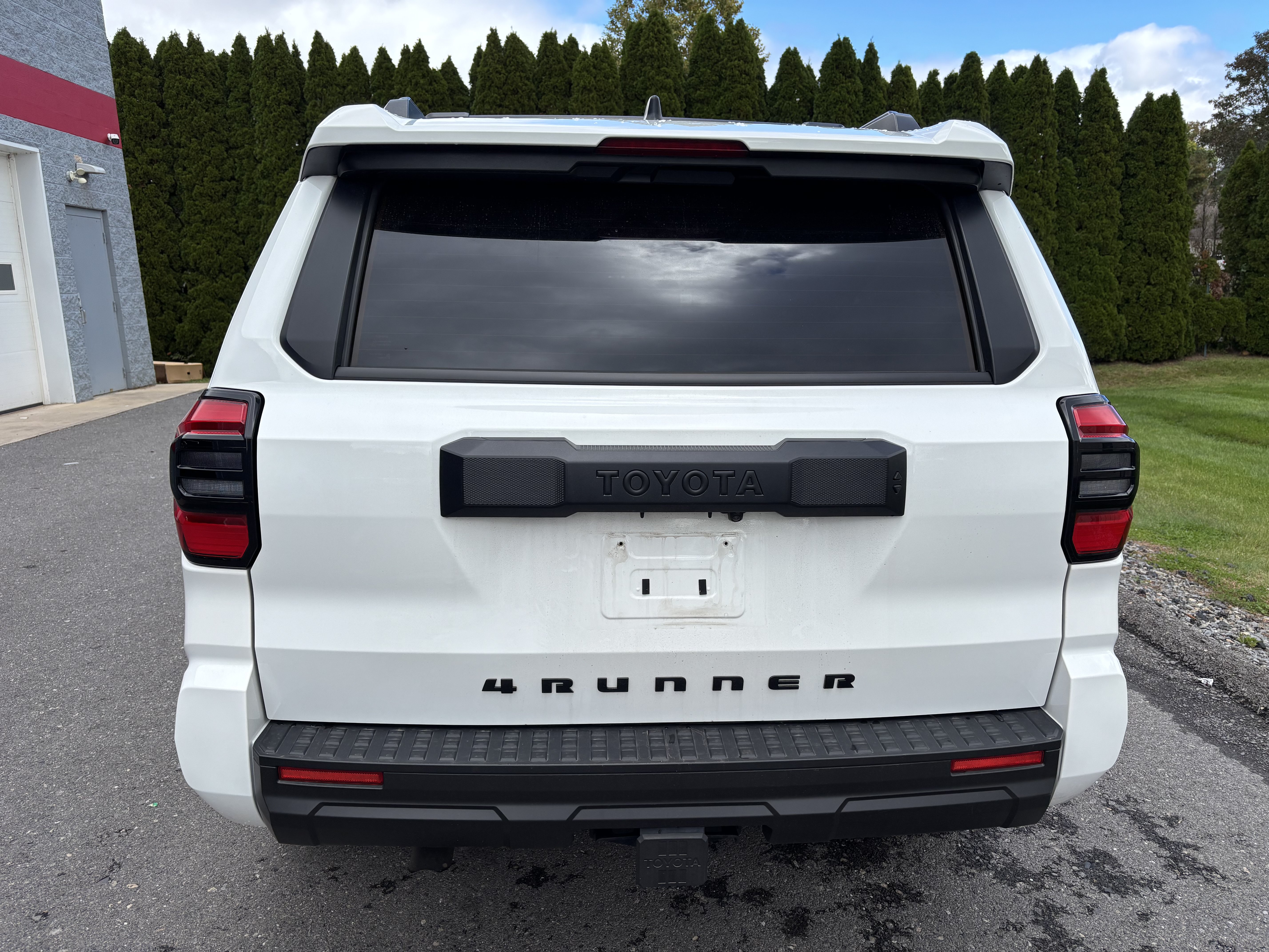 Used 2025 Toyota 4Runner SR5 AWD/4WD image 4