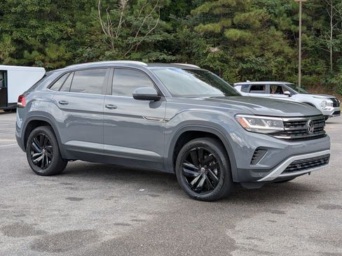 Used 2023 Volkswagen Atlas Cross Sport SE w/ Panoramic Sunroof Package FWD image 11