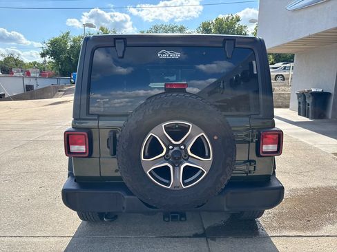 Used 2021 Jeep Wrangler Unlimited Sport AWD/4WD image 4