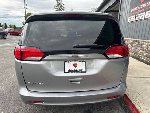 Used 2017 Chrysler Pacifica LX FWD image 4