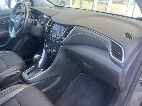 Used 2020 Chevrolet Trax LT w/ LT Convenience Package image 22