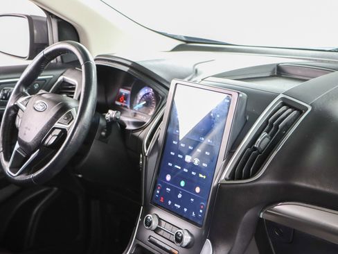 Used 2023 Ford Edge Titanium image 25