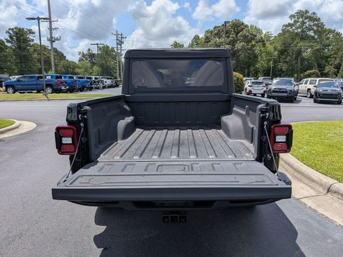 Used 2022 Jeep Gladiator Mojave w/ LED Lighting Group AWD/4WD image 18