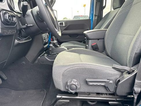 Used 2025 Jeep Wrangler Unlimited Sahara AWD/4WD image 27
