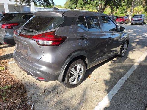 Used 2021 Nissan Kicks S FWD image 3