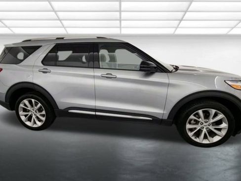 Used 2023 Ford Explorer Platinum w/ Technology Package image 9