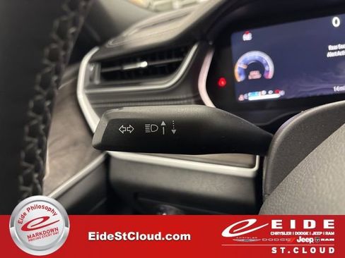 New 2025 Jeep Grand Cherokee Limited w/ Trailer Tow Package image 36