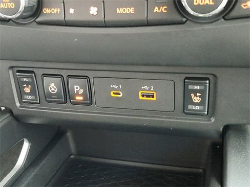 Used 2025 Nissan Frontier SV w/ SV Convenience Package image 32