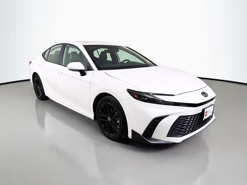 Used 2025 Toyota Camry SE w/ Convenience Package AWD/4WD image 4