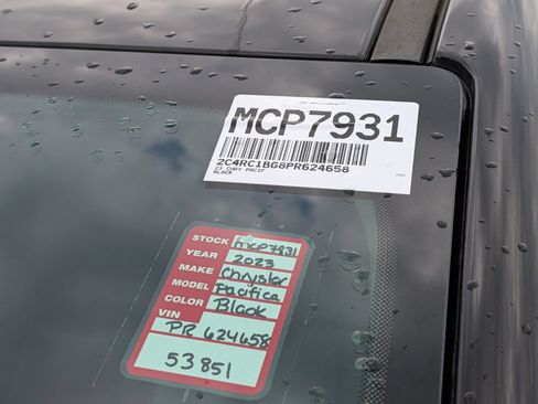 Used 2023 Chrysler Pacifica Touring-L FWD image 32