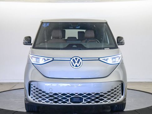 Used 2025 Volkswagen ID. Buzz Pro S RWD image 7