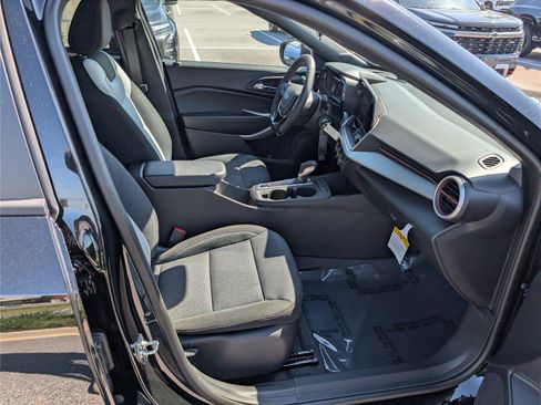 New 2026 Chevrolet Trax RS w/ Sunroof Package FWD image 6